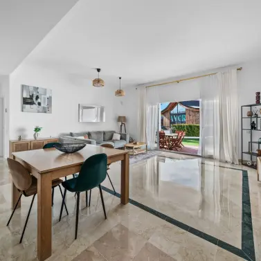 Sale of ground floor apartment in Benahavís
