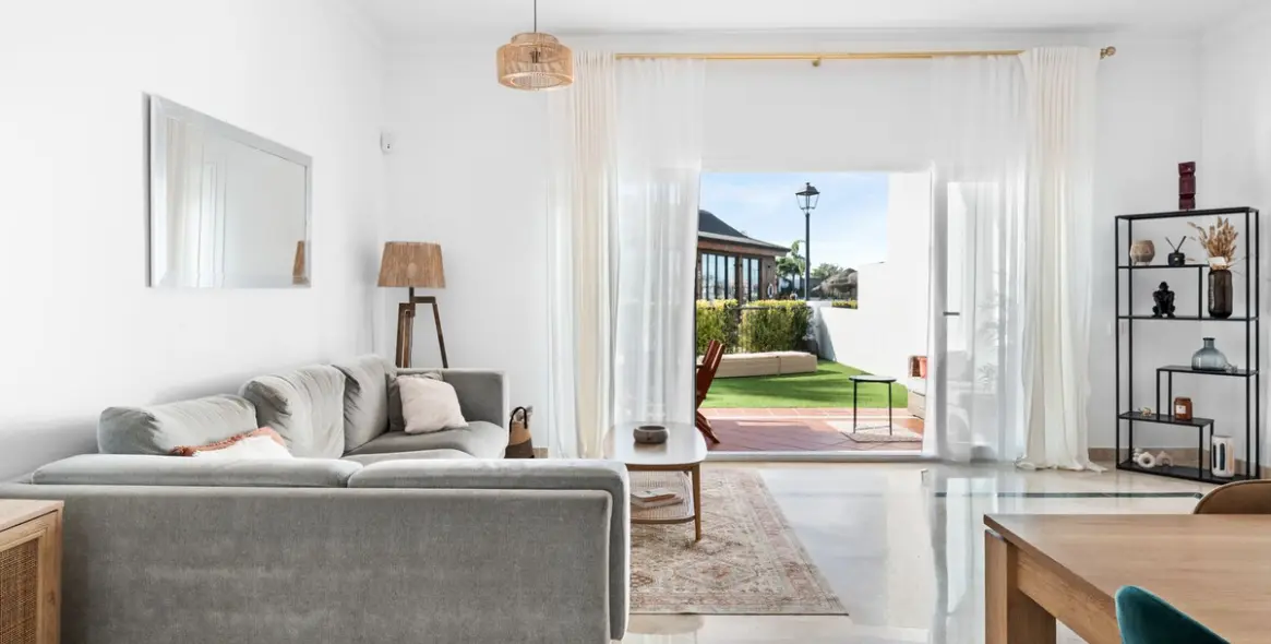 Sale of ground floor apartment in Benahavís 13