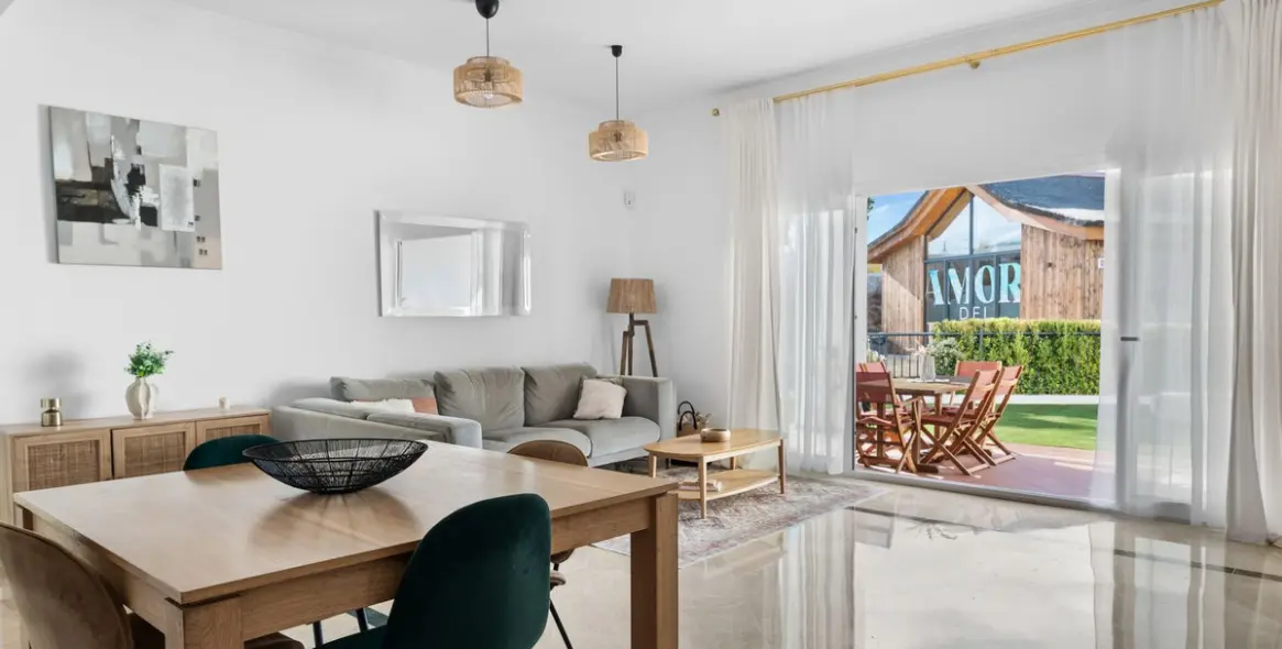Sale of ground floor apartment in Benahavís 15