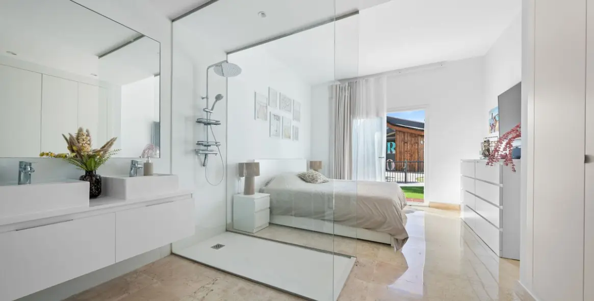 Venta de apartamento en planta baja en Benahavís 20