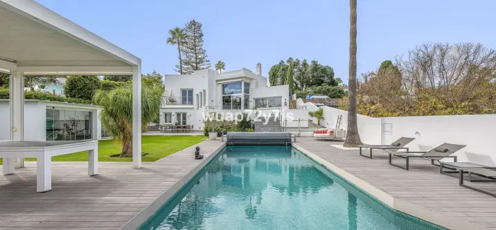 Sale of detached villa in Guadalmina Alta 0