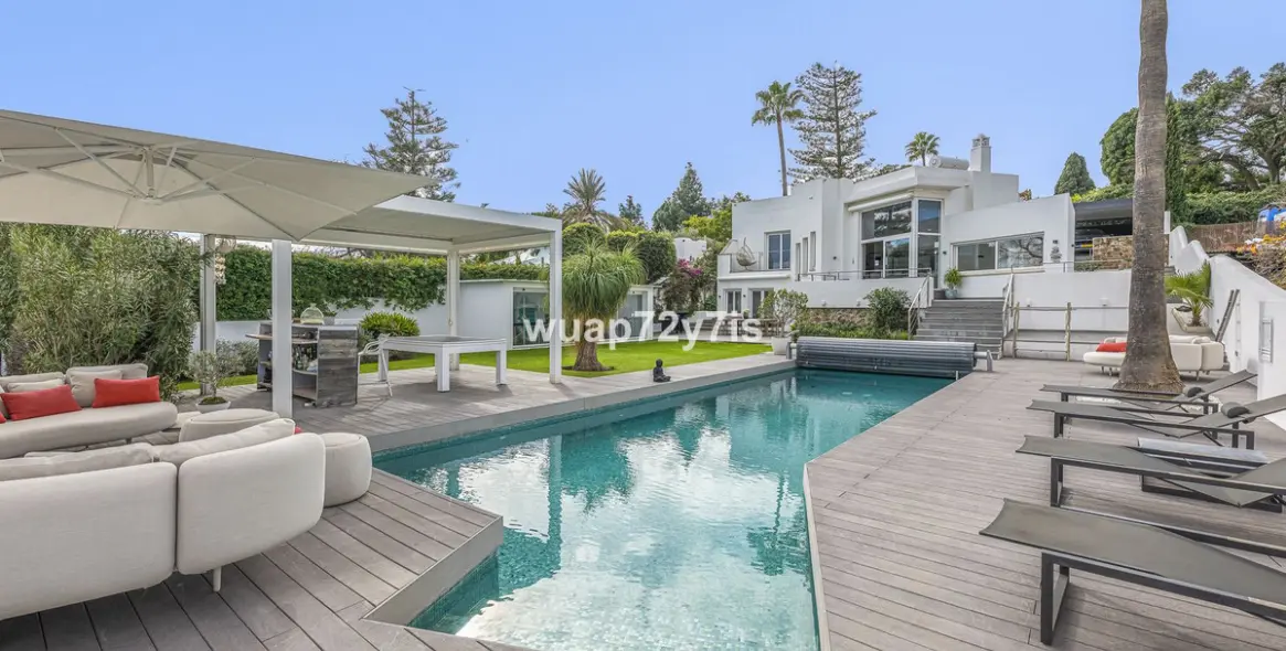 Sale of detached villa in Guadalmina Alta 2