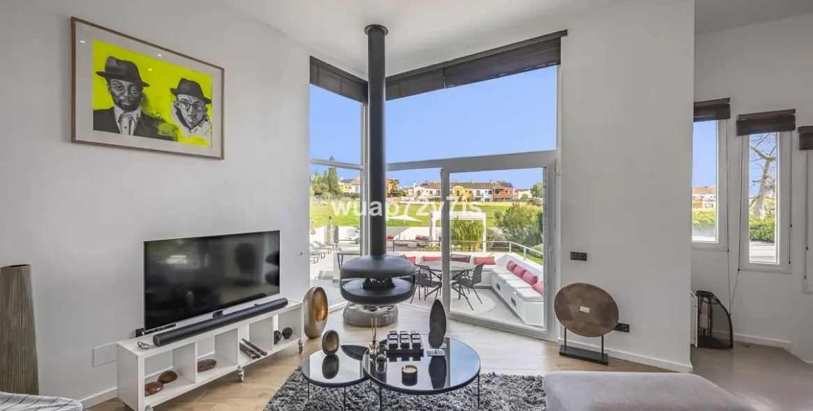 Sale of detached villa in Guadalmina Alta 10