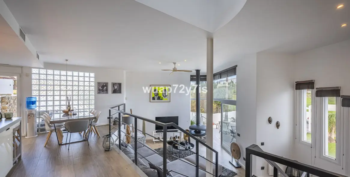 Sale of detached villa in Guadalmina Alta 11