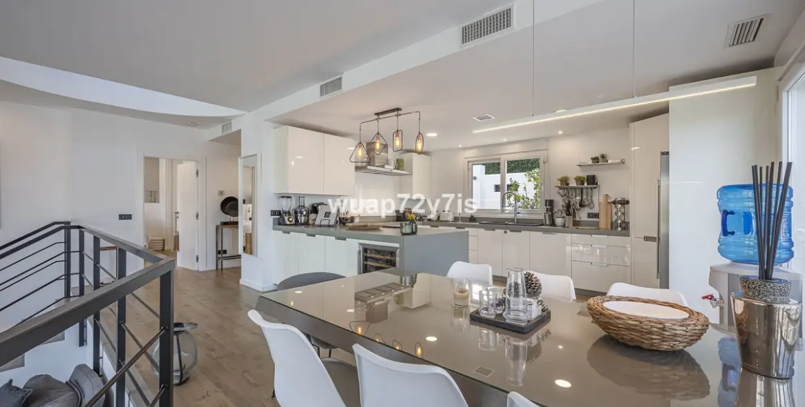 Sale of detached villa in Guadalmina Alta 13