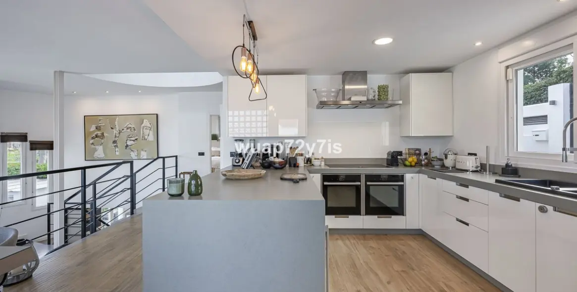 Sale of detached villa in Guadalmina Alta 16