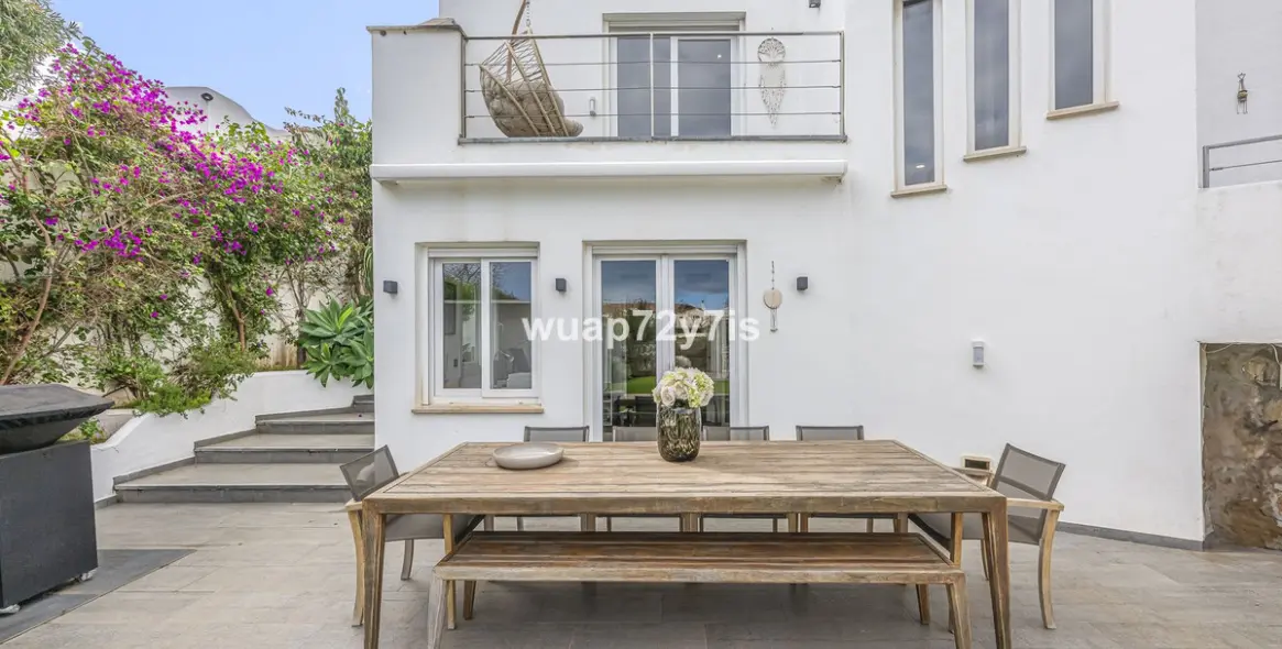 Sale of detached villa in Guadalmina Alta 19