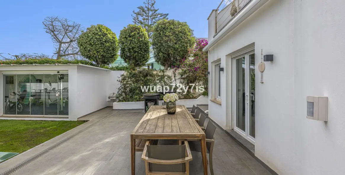 Sale of detached villa in Guadalmina Alta 20