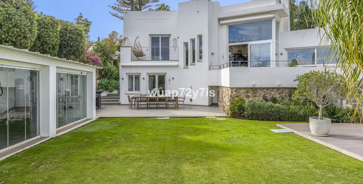 Продажа  отдельно стоящей виллы в Guadalmina Alta 21