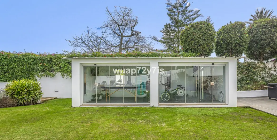 Продажа  отдельно стоящей виллы в Guadalmina Alta 22