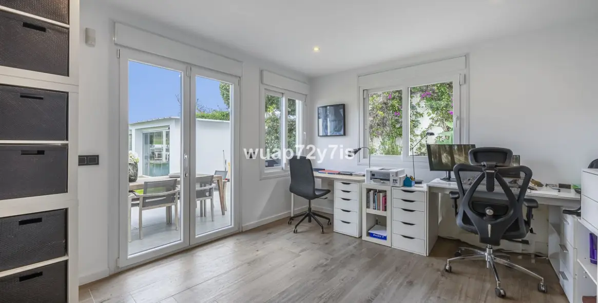 Продажа  отдельно стоящей виллы в Guadalmina Alta 27