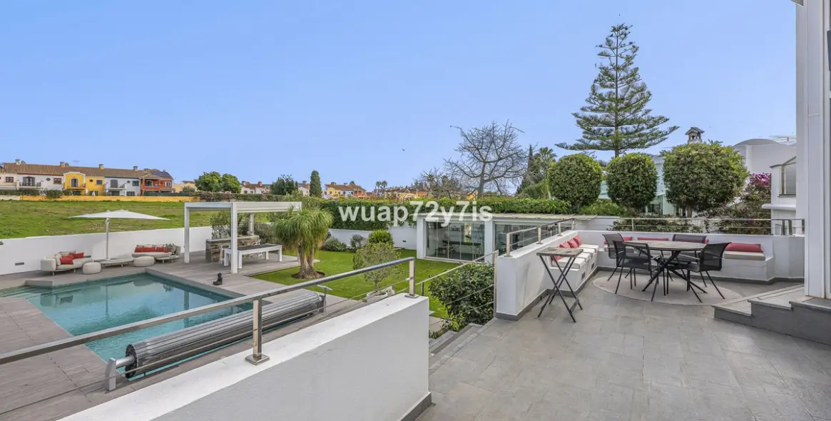 Продажа  отдельно стоящей виллы в Guadalmina Alta 44