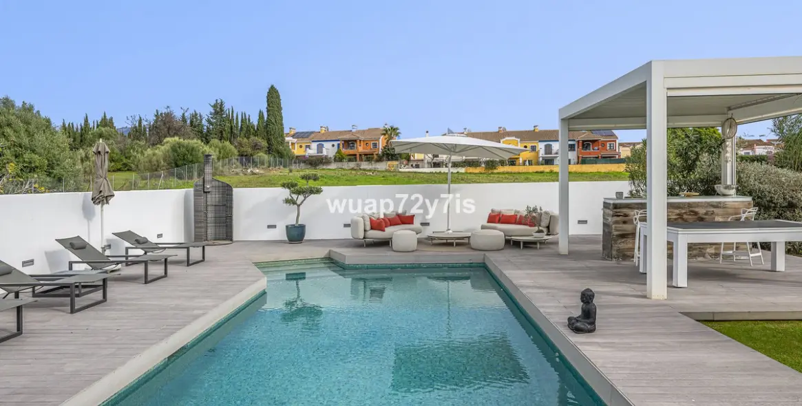 Продажа  отдельно стоящей виллы в Guadalmina Alta 45