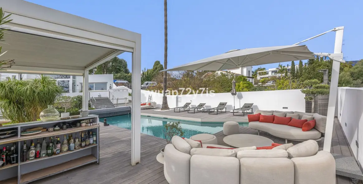 Продажа  отдельно стоящей виллы в Guadalmina Alta 46