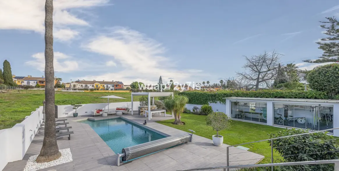 Продажа  отдельно стоящей виллы в Guadalmina Alta 47