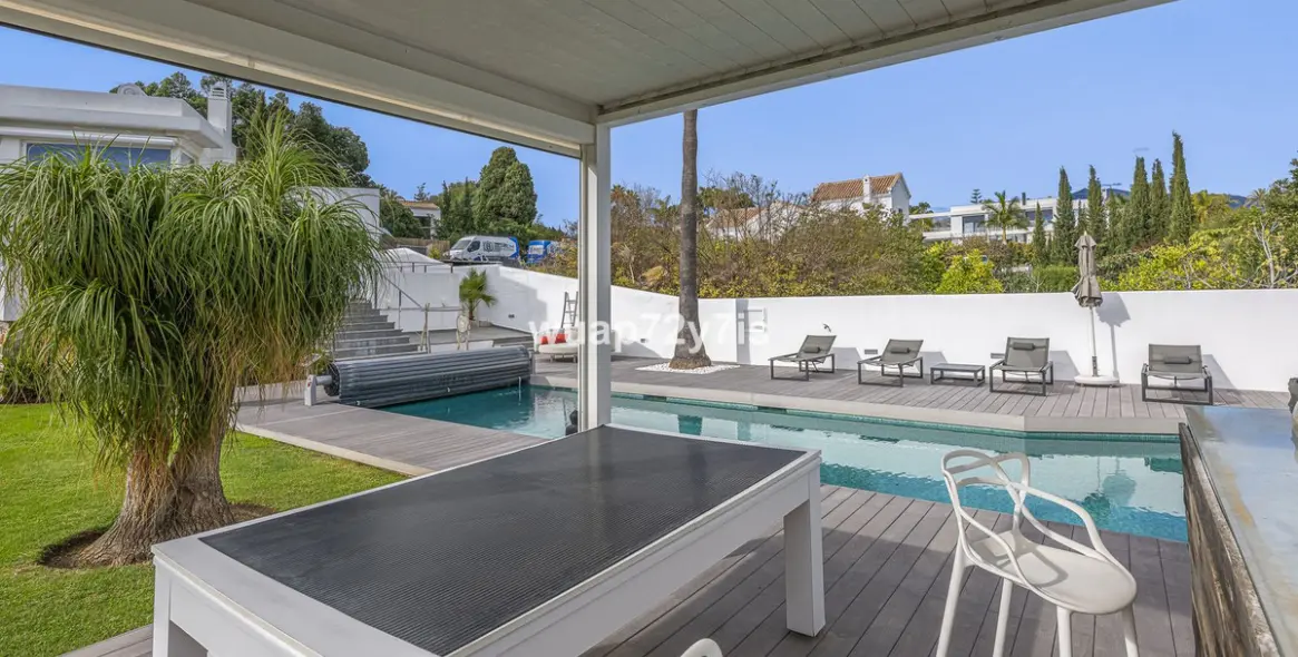 Продажа  отдельно стоящей виллы в Guadalmina Alta 48