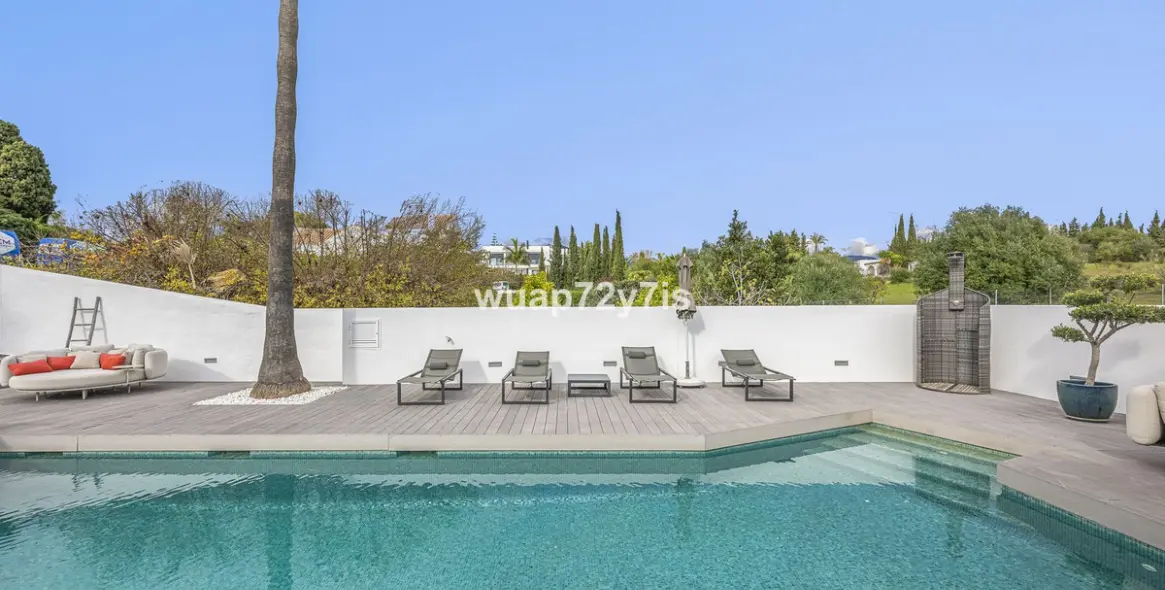 Продажа  отдельно стоящей виллы в Guadalmina Alta 49