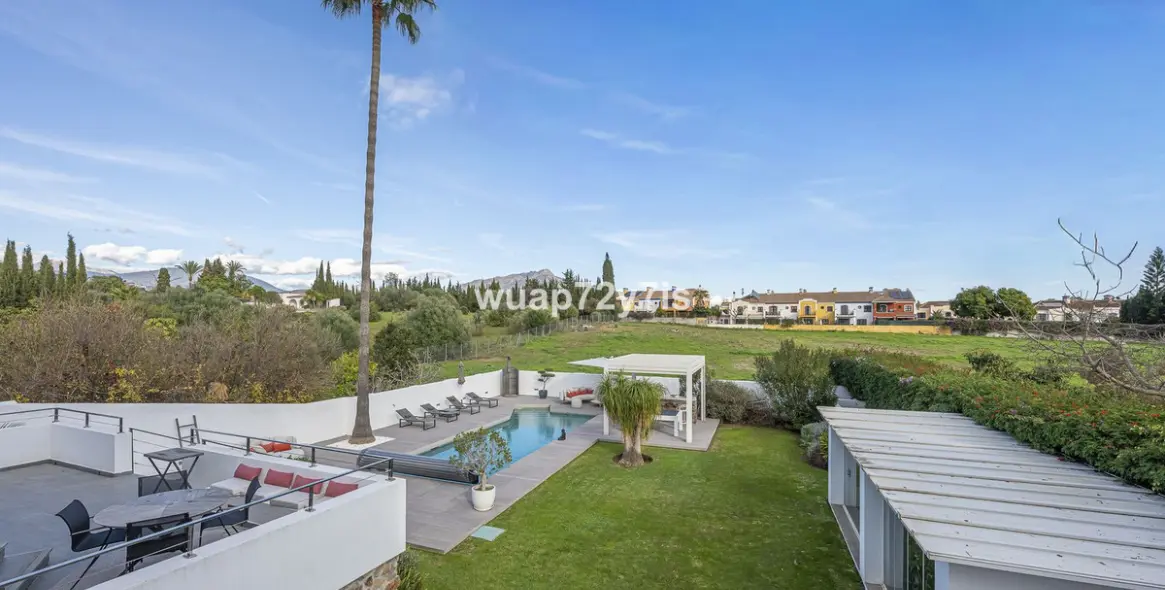 Продажа  отдельно стоящей виллы в Guadalmina Alta 50