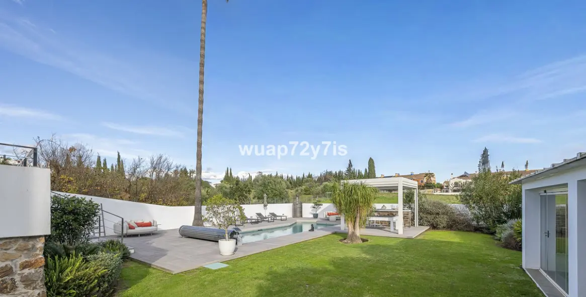 Продажа  отдельно стоящей виллы в Guadalmina Alta 51