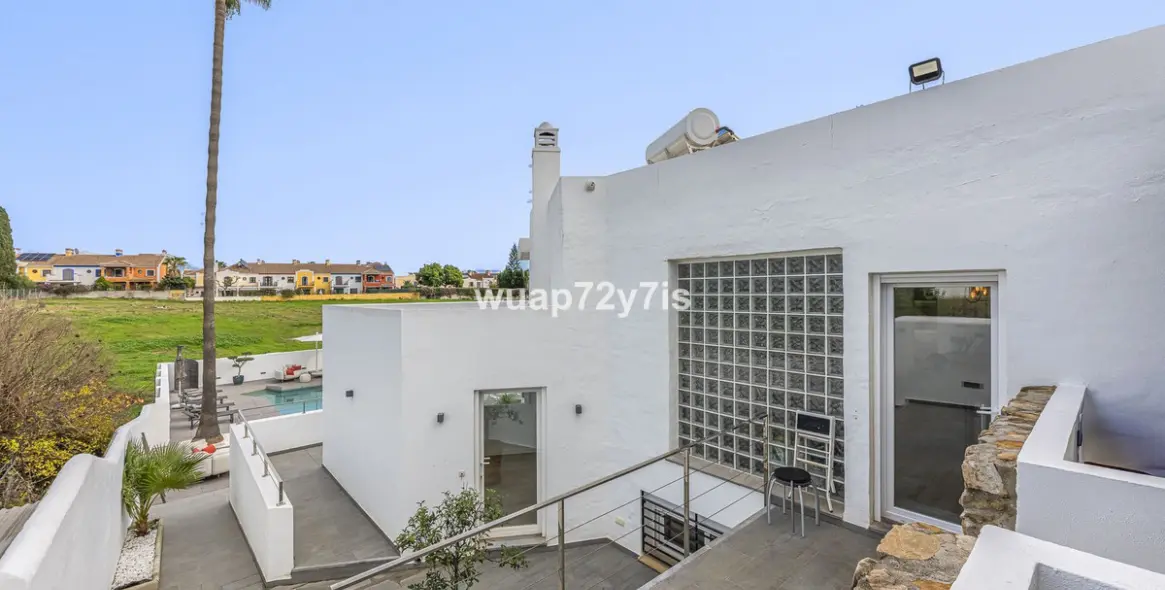 Продажа  отдельно стоящей виллы в Guadalmina Alta 52