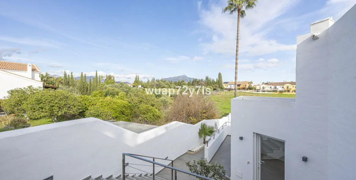 Продажа  отдельно стоящей виллы в Guadalmina Alta 53