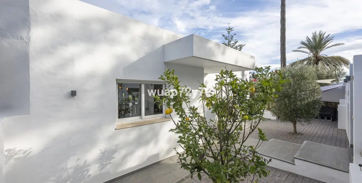 Продажа  отдельно стоящей виллы в Guadalmina Alta 55