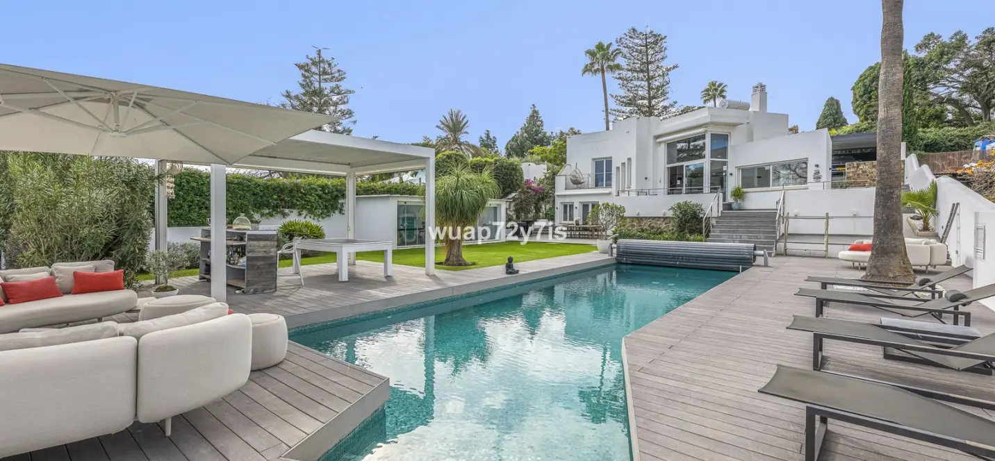 Sale of detached villa in Guadalmina Alta 1
