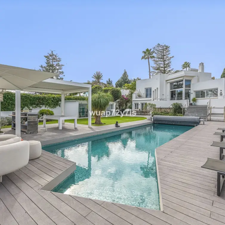 Sale of detached villa in Guadalmina Alta