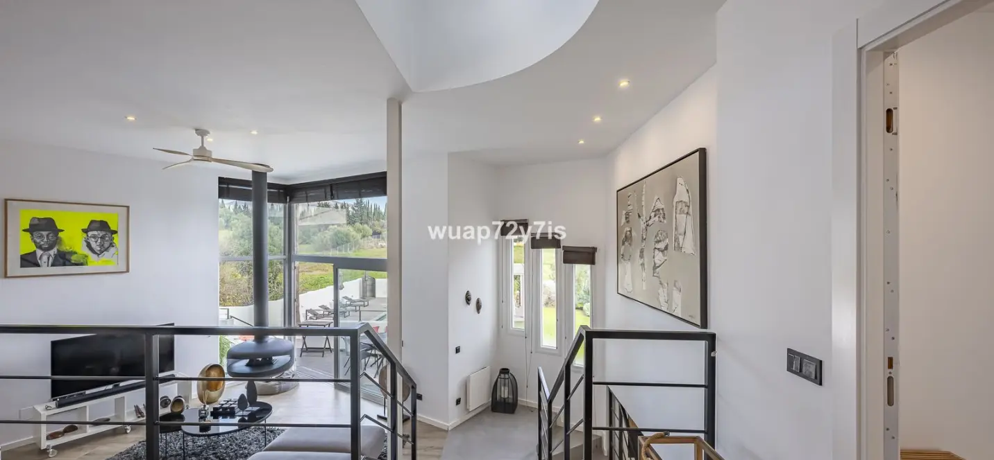 Sale of detached villa in Guadalmina Alta 3