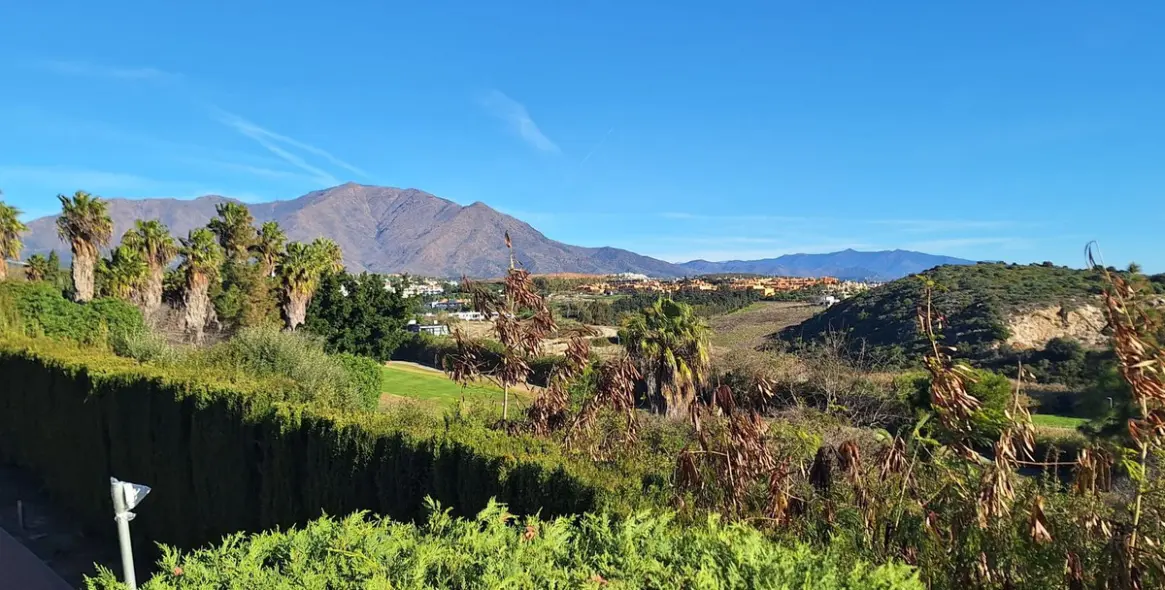 Продажа апартаментов на первом этаже в Doña Julia 7