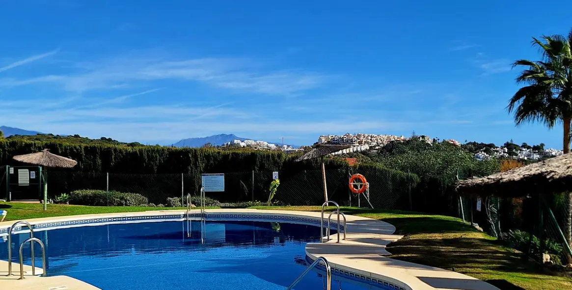 Продажа апартаментов на первом этаже в Doña Julia 20