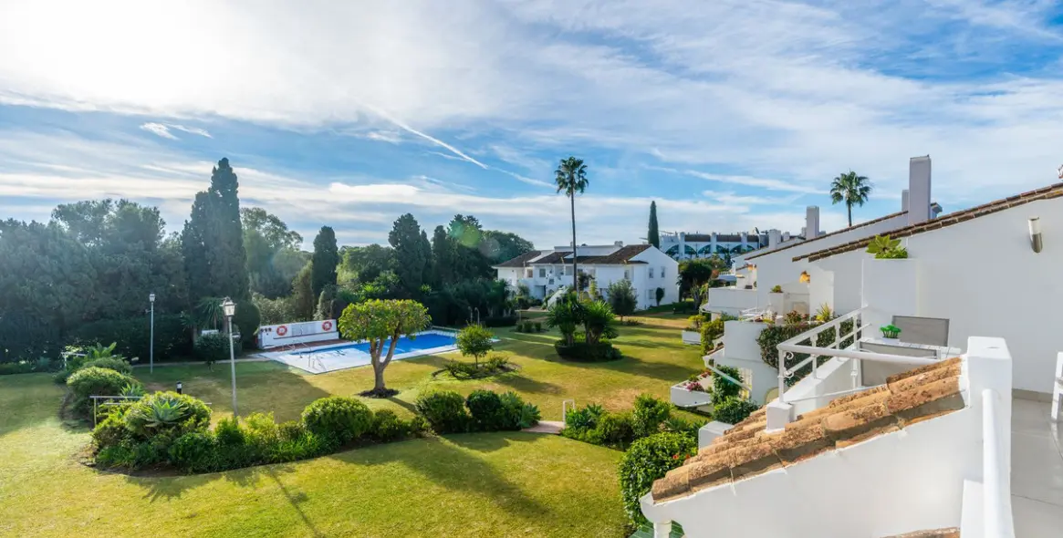 Sale of penthouse in El Paraiso 1