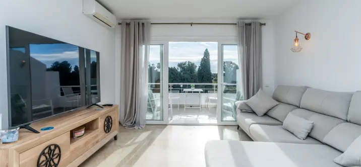 Sale of penthouse in El Paraiso 3