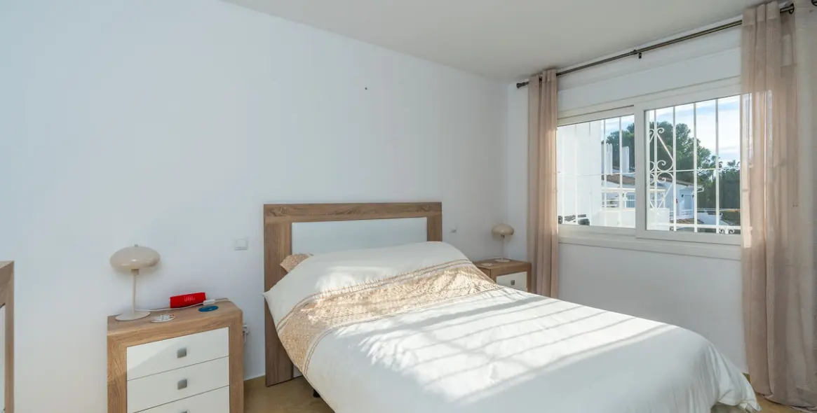 Sale of penthouse in El Paraiso 6