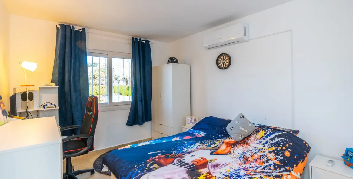 Sale of penthouse in El Paraiso 9