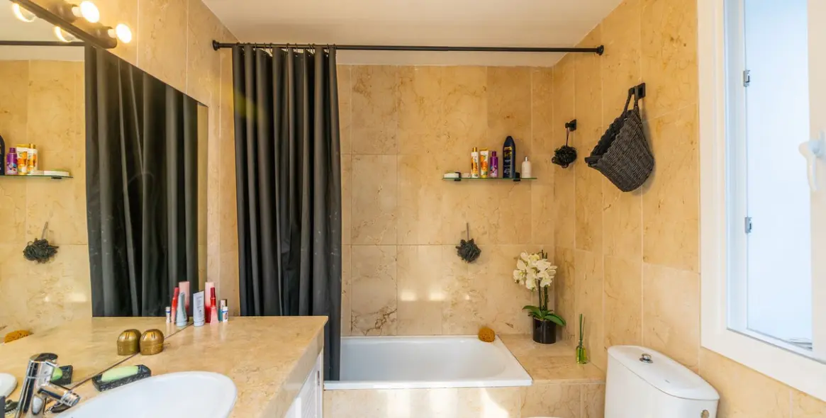 Sale of penthouse in El Paraiso 10