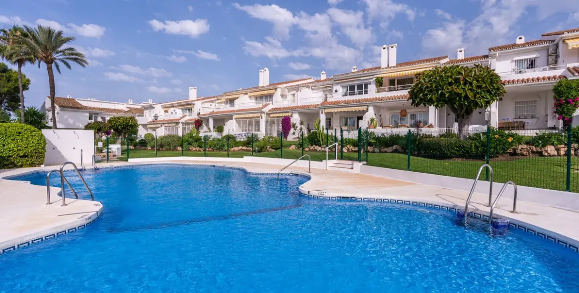 Sale of penthouse in El Paraiso 15