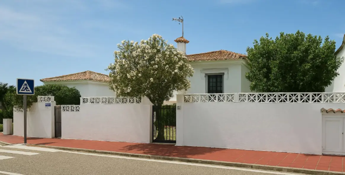 Продажа  отдельно стоящей виллы в La Duquesa 11