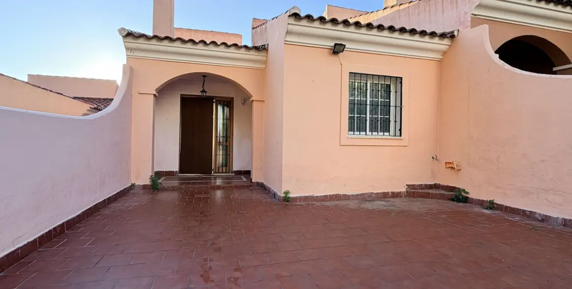 Продажа таунхауса в Riviera del Sol 1