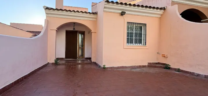 Sale of townhouse in Riviera del Sol 0