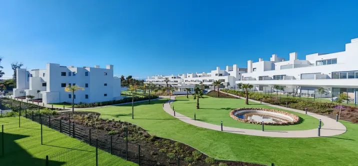 Venta de apartamento en planta media en Cancelada 2