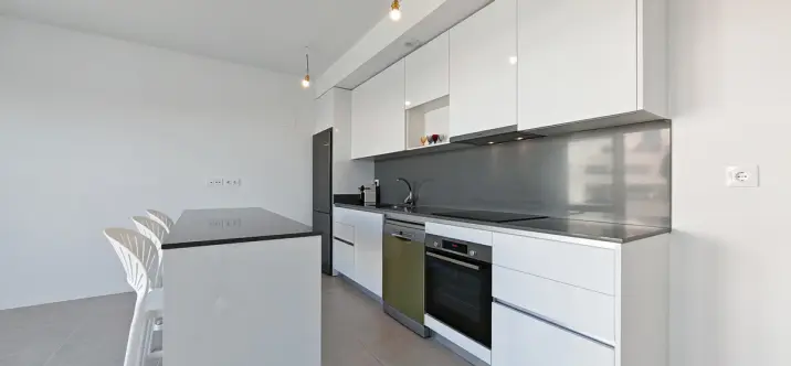 Venta de apartamento en planta media en Cancelada 4