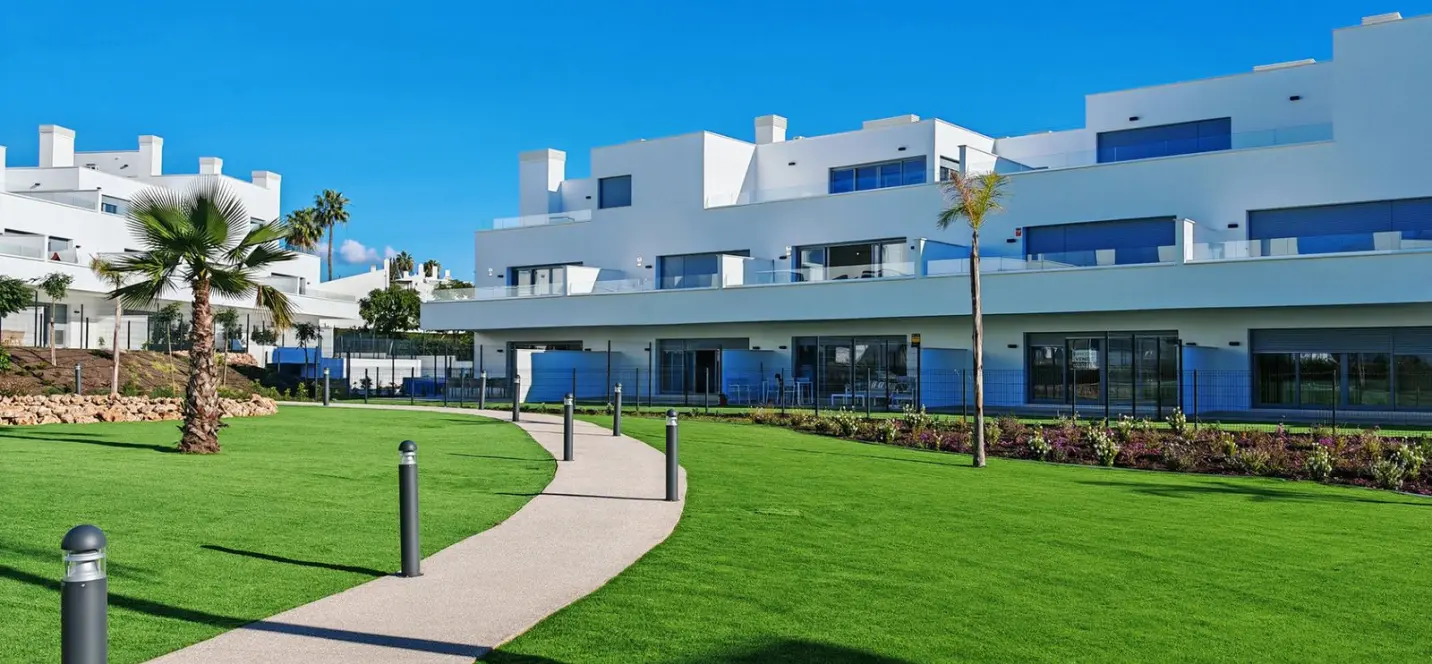 Sale of middle floor apartment in Cancelada 0