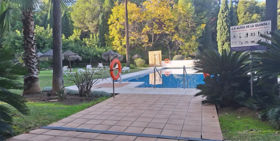 Sale of middle floor apartment in La Quinta 22