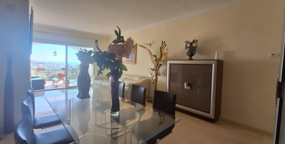 Sale of middle floor apartment in La Quinta 24