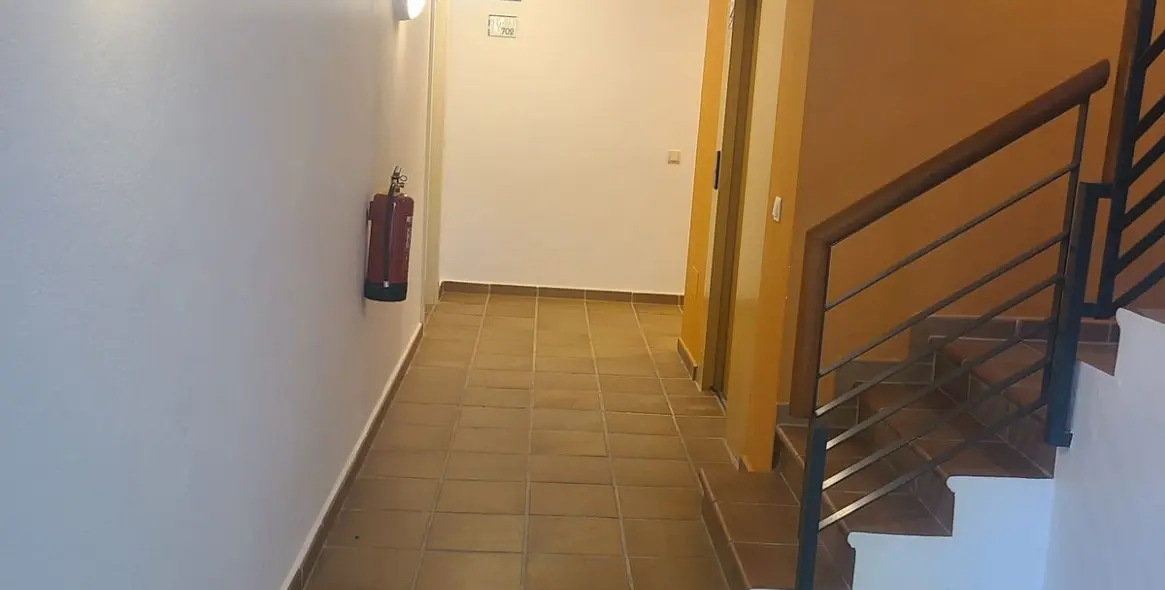 Sale of middle floor apartment in La Quinta 25