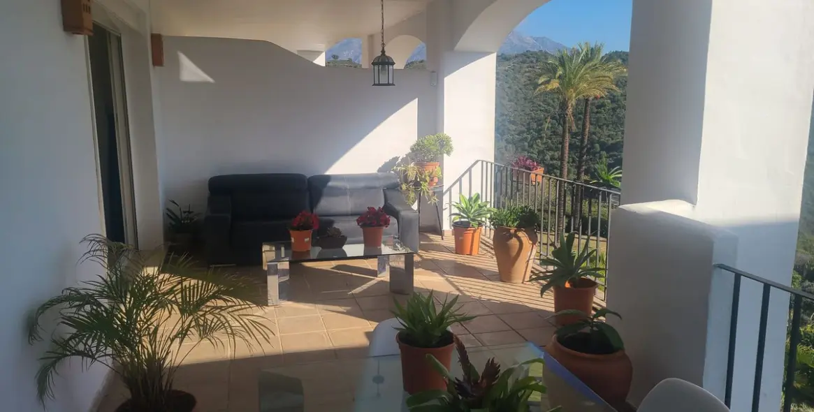 Sale of middle floor apartment in La Quinta 27