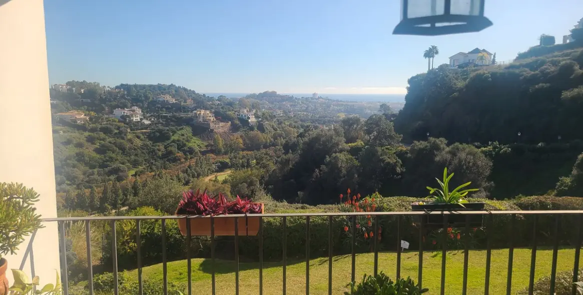 Sale of middle floor apartment in La Quinta 32