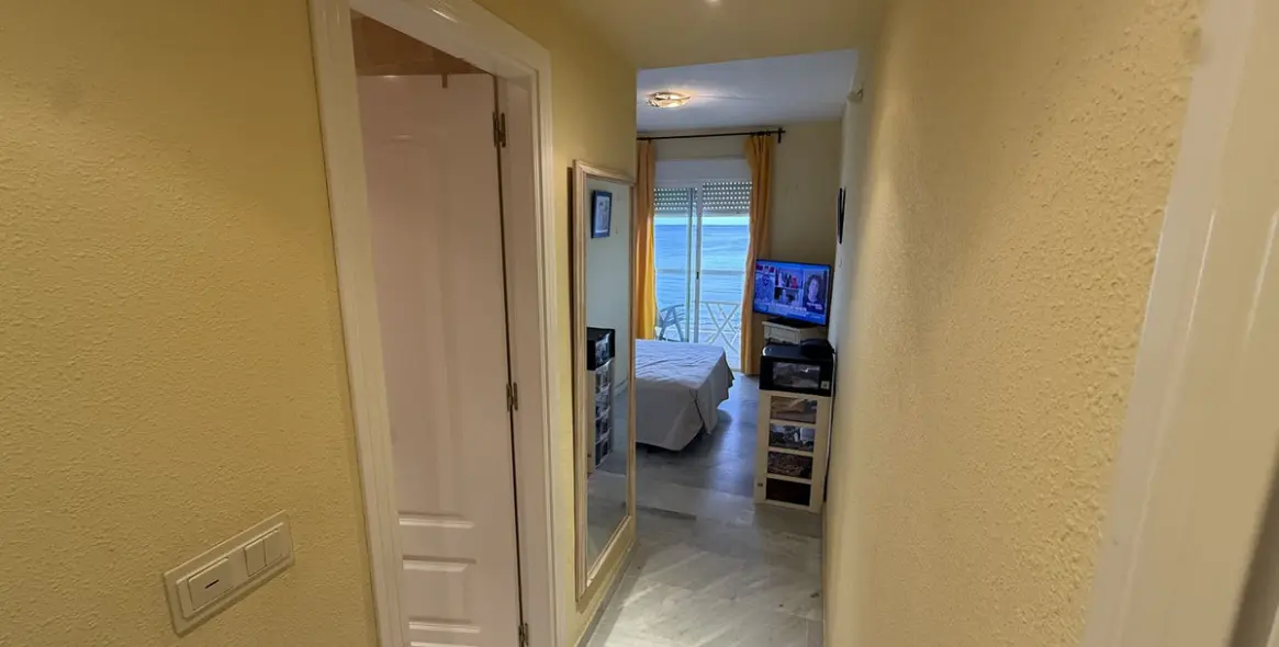 Sale of middle floor apartment in Fuengirola 3