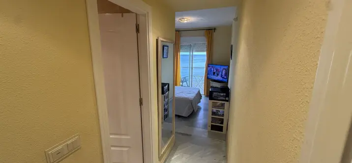 Sale of middle floor apartment in Fuengirola 2